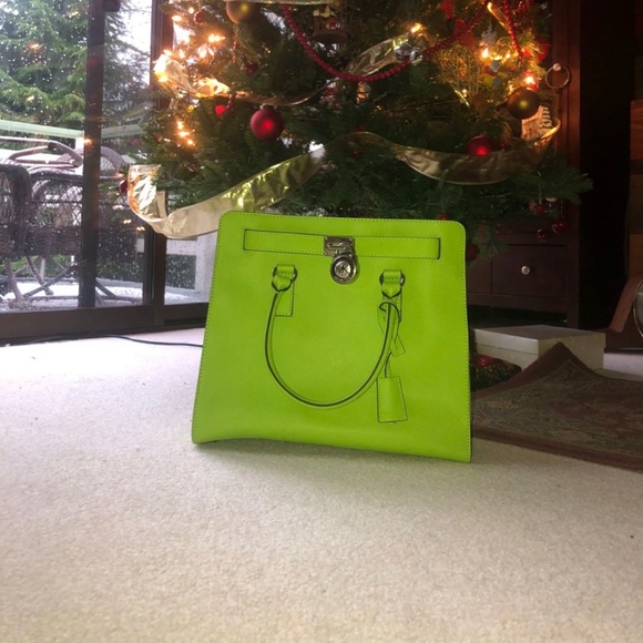 Lime green Micheal Kors Satchell | Purse | Large Lime green purse | Micheal Kors - Picture 2 of 5